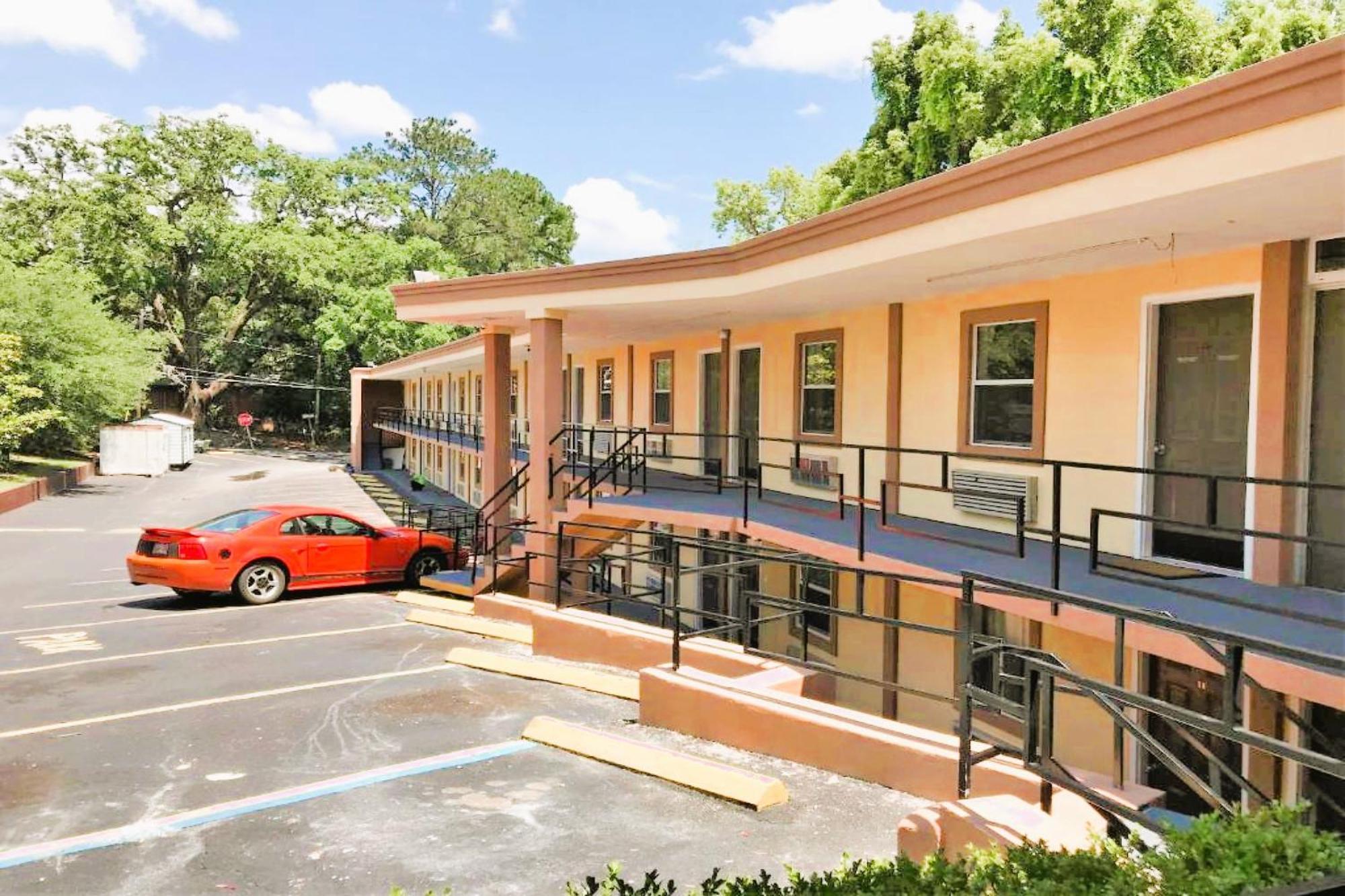 Oyo Hotel Tallahassee Downtown Exteriör bild